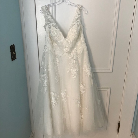 Maggie Sottero Meryl Lane Tea length wedding gown - Picture 3 of 12